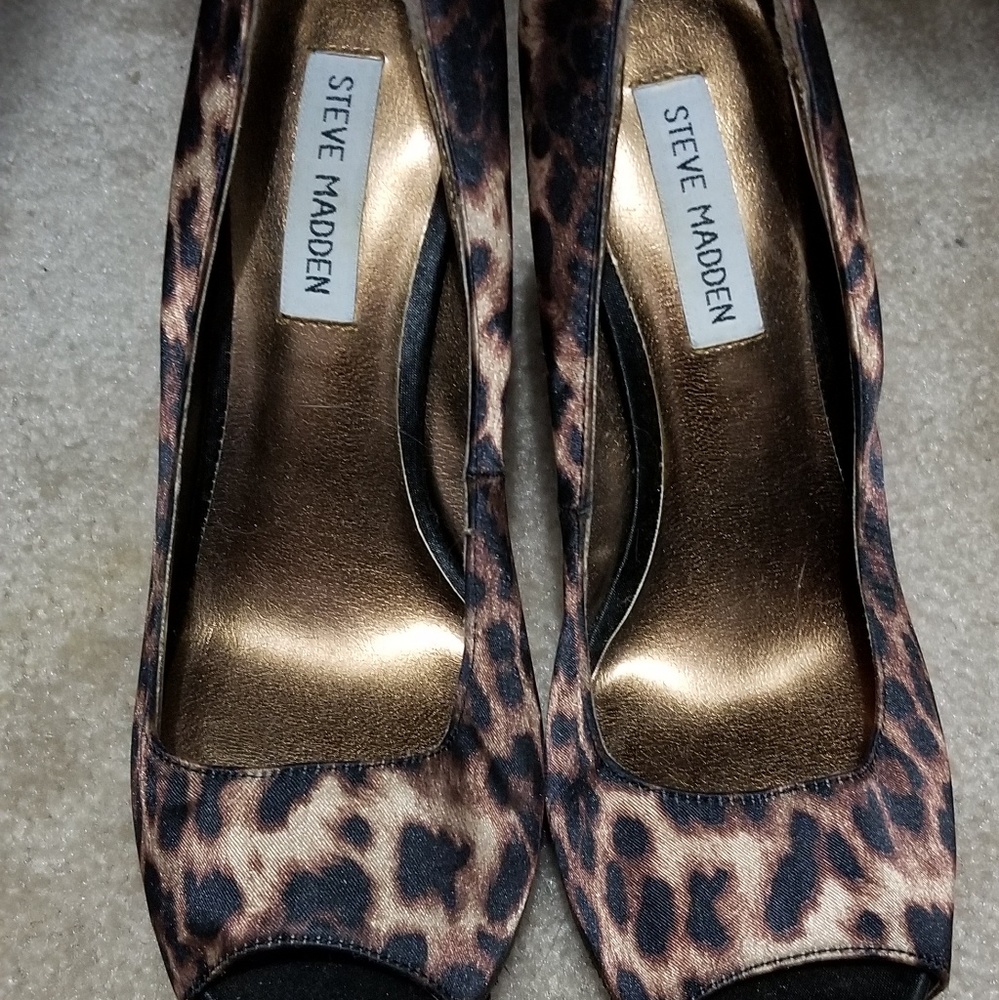 Aldo peep toe leapard heels